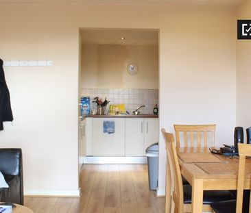 Equipped room in 2-bedroom apartment in Santry, Dublin - Photo 3