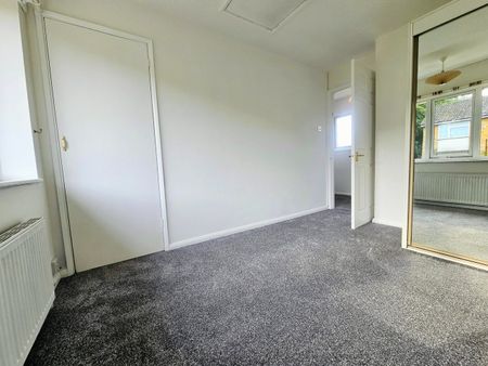 2 Bed Terraced House, Vanguard Road, SO18 - Photo 3
