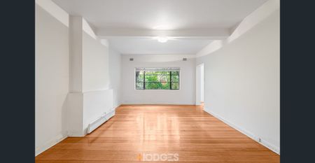 Classic Art Deco Charmer - Photo 5