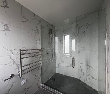 Near new 3 bedroom 2.5 bathroom on Divich - Photo 4