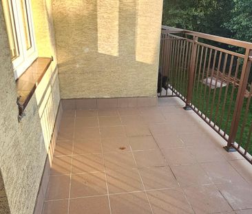 Swieżo wyremontowane 2 pokoje z dużym balkonem - Zdjęcie 4