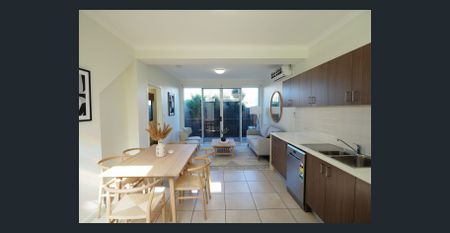 Fantastic Location – Spacious, Light-Filled & Modern Living - Photo 2