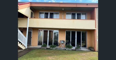 Spacious Unit - Photo 4