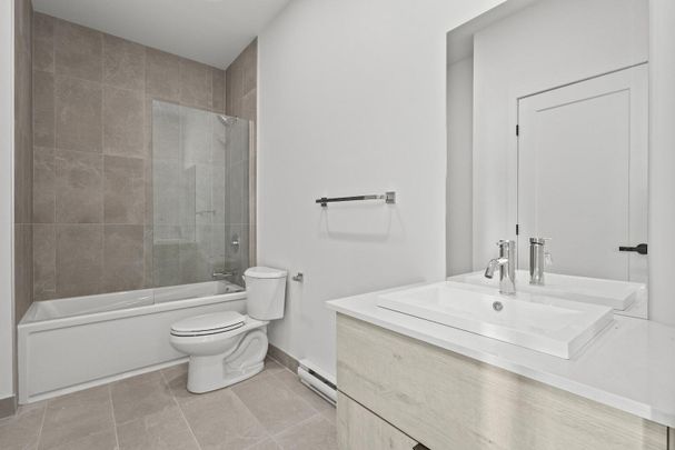 2161 Melrose - Photo 1