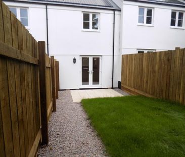 2 bedroom terraced house to rent - Photo 2