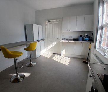1 bedroom bedsit to rent - Photo 2