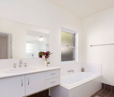 Stunning Home Perfect Location - Photo 2