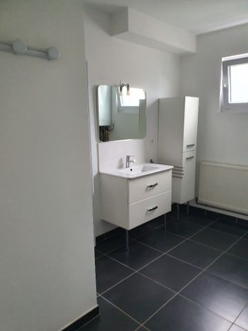 Location Maison 4 pièces 76m² JEUMONT 59460 - Photo 4