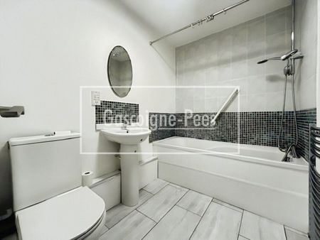 Basingstoke, RG23 - Photo 5