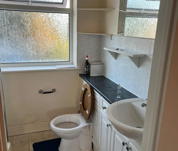 1 bedroom in a house share to rent - Photo 6