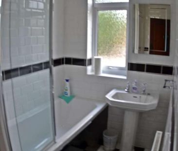 Eccleston Crescent, Goodmayes, RM6 - Photo 6