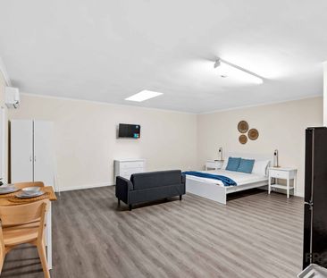 Private Studio Rooms with Ensuite, Kitchenette & All Bills Included - Photo 3