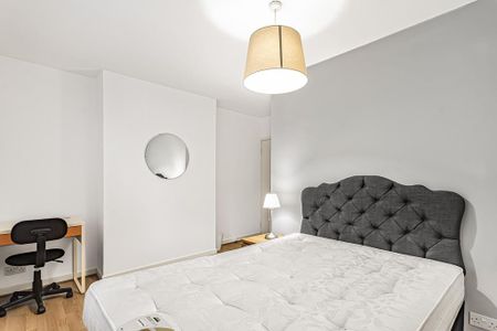 3 bedroom flat to rent - Photo 3