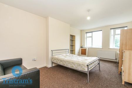 3 bed Flat for Rent - Photo 4