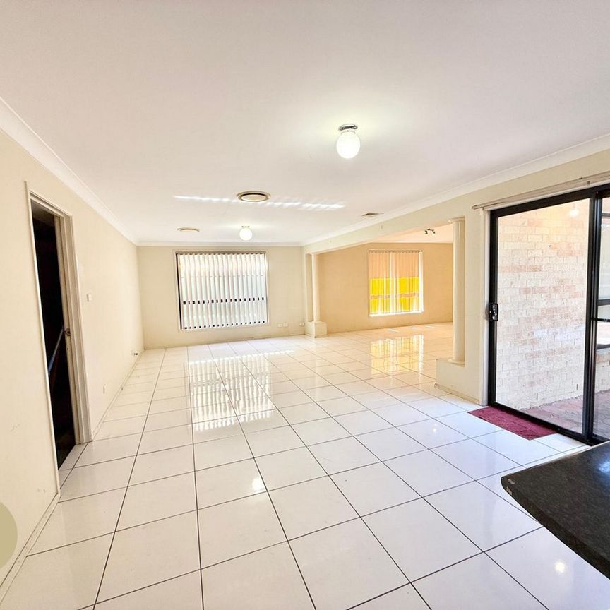 Walk to Cherrybrook Station, Close to Buses, Central Location - Photo 1