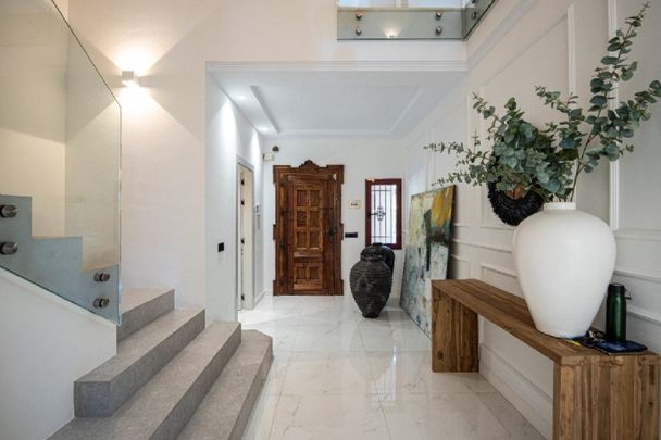 5 Bedroom Townhouse For Rent in Nueva Andalucía, Málaga - Photo 1