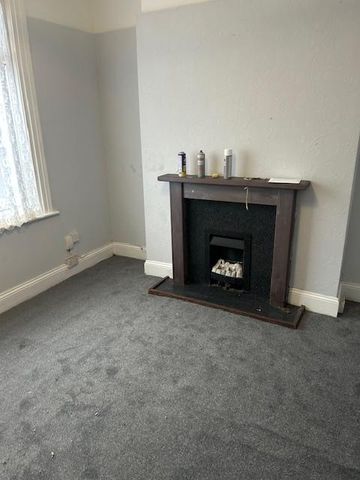 4 bedroom terraced house to rent - Photo 3