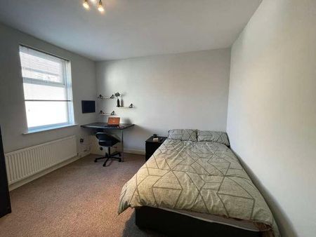 Wilson Street - Bed *% Off Mths Rent!* -available Now!, LN1 - Photo 2