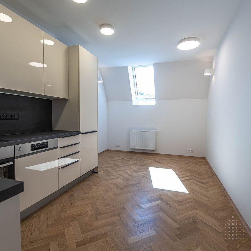 Pronájem bytu 5+kk 199 m² - Fotografie 1