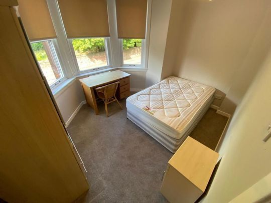 4 bedroom flat to rent - Photo 1