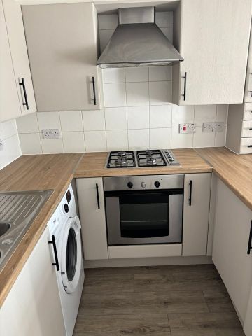 2 Bed Flat, Cleikiminrig, EH15 - Photo 3