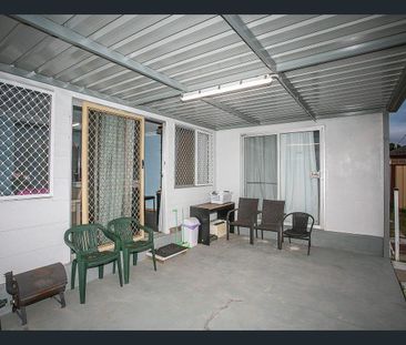 Family Living with Space, Style & Convenience - Photo 5