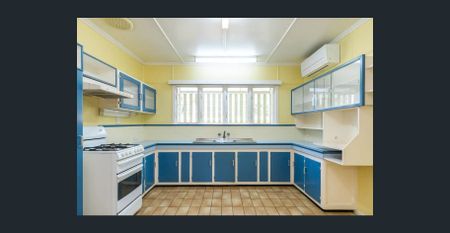 Charming Tarragindi Home with Character, Comfort & Convenience - Photo 5