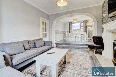 3 bedroom semi-detached house to rent - Photo 3