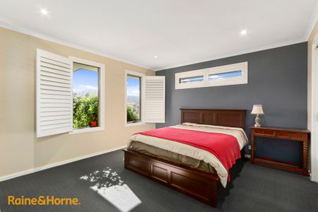 Stunning Family Home - Photo 3