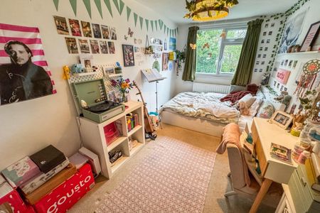 4 bedroom House To Let - Photo 5