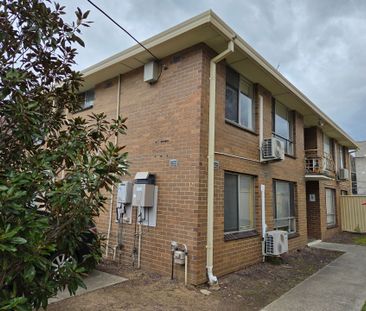 Neat and Tidy Two Bedroom Home near M-City - Photo 2