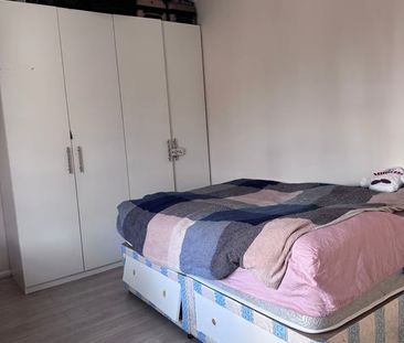 Room in a Shared Flat, Melrose Road, HA5 - Photo 3