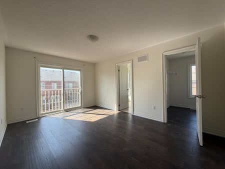 For Lease - 3 Temple Manor Road, Brampton, Ontario - Photo 4