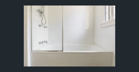 Two bedroom ground level apartment - Photo 4