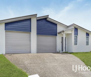 Modern 2 Bedroom Duplex with Air Con in Main Bedroom & Living Area! - Photo 5