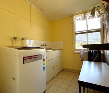 Room 3/130 Ruthven Street, Harlaxton - Photo 2