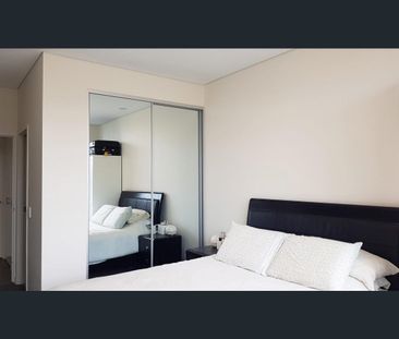 Spacious 2 Bedroom Unit - Great Location! - Photo 3