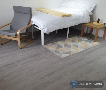 Studio to rent - Photo 6