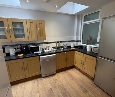 Room in a Shared House, Church Road, E10 - Photo 6