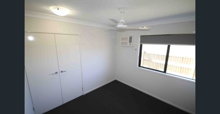 Charming 4-Bedroom Home - Perfect for Family Living in Mount Low - Photo 4