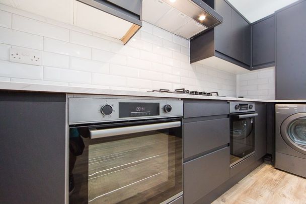 Quarry Mount Terrace, Woodhouse, Leeds - Photo 1