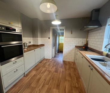 3 bedroom semi-detached house to rent - Photo 5