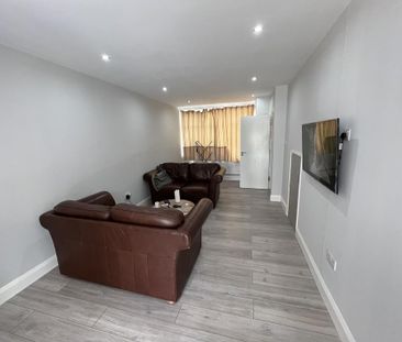 5 bedroom semi-detached house to rent - Photo 1