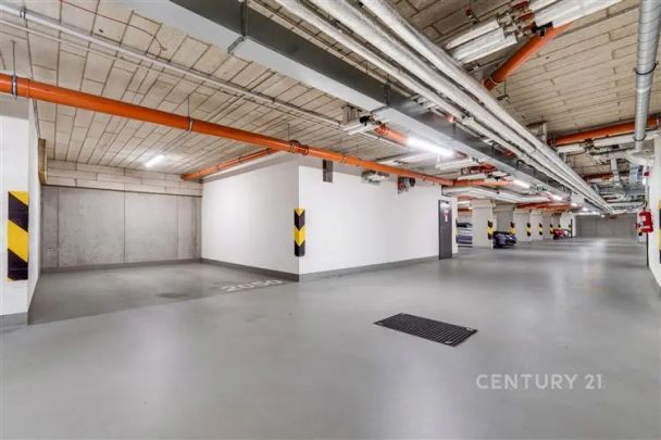 Moderní 3+kk v novostavbě na pronájem. Balkón a XL garážové stání. Spotřebiče Siemens. Částečně zařízeno. Vhodné i pro zájemce s mazlíčky. Včetně pračky a sušičky. Praha 9 Suomi Hloubětín. Ihned k nastěhování. - Photo 1