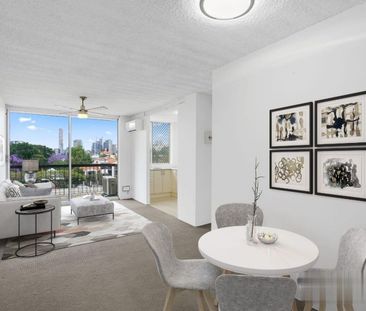 Spacious 2-Bedroom Apartment with Parking in the Heart of the City - Photo 4