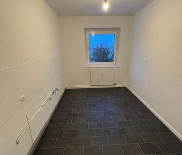 !!Platz für die ganze Familie!! Frisch RENOVIERTE 4-Zimmerwohnung** - Photo 2