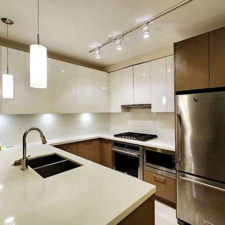 Coquitlam centre high-rise Cozy 2 bed 2 bath apartment for rent - Photo 4