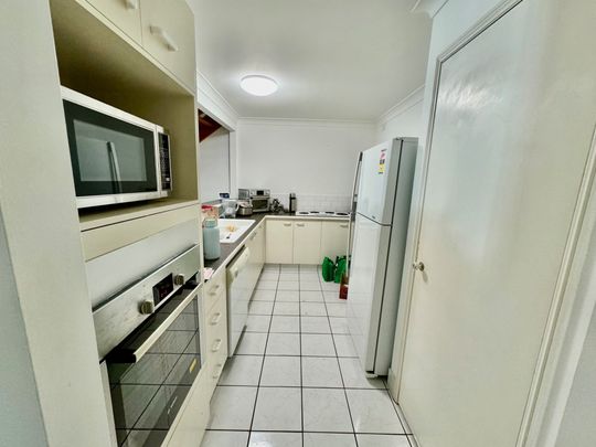 10/130 Plateau Crescent, Carrara, QLD 4211 - Photo 1