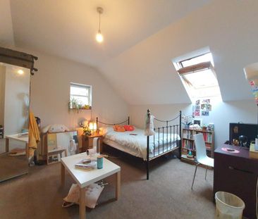1 bedroom in a house share to rent - Photo 2