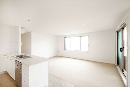 Fantastic Watson Location 3-Bed Unit with 2 Bath & 2 Car Spaces - Photo 3